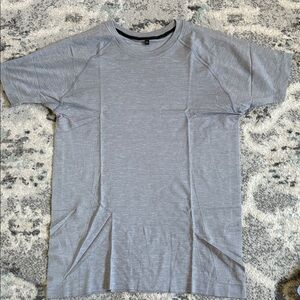 Alphalete Men’s Hero Seamless Tee in Smoke Bomb
